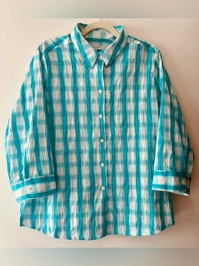Foxcroft NYC Turquoise & White Gingham Seersucker-Inpired Shirt - Like New